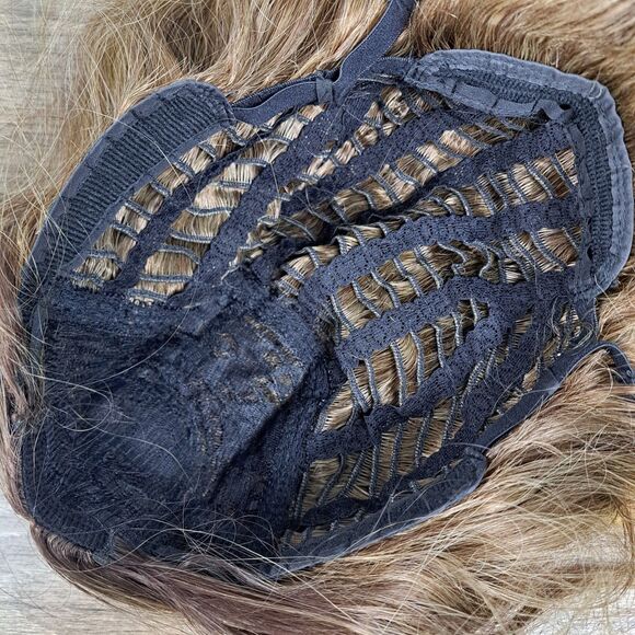 Wig Brown Blonde Long Wavy Professional Quality Synthetic Realistic Styleable - Picture 6 of 6